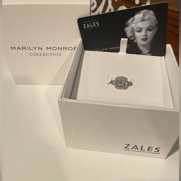 Marilyn Monroe Zales Collection 3/4 CT ring. - Picture 8 of 9